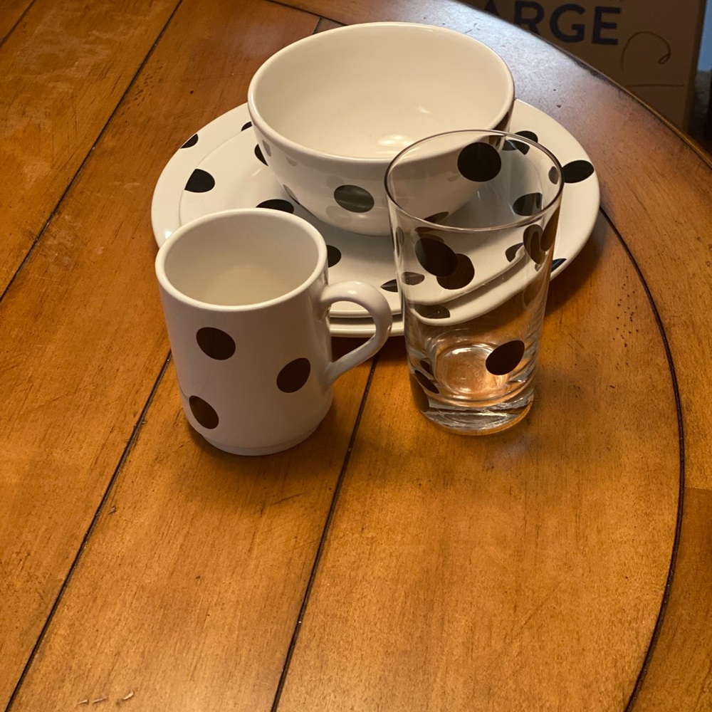 LENOX KATE SPADE ♠️ DECODOT PATTERN WITH ALL ACCESSORIES.